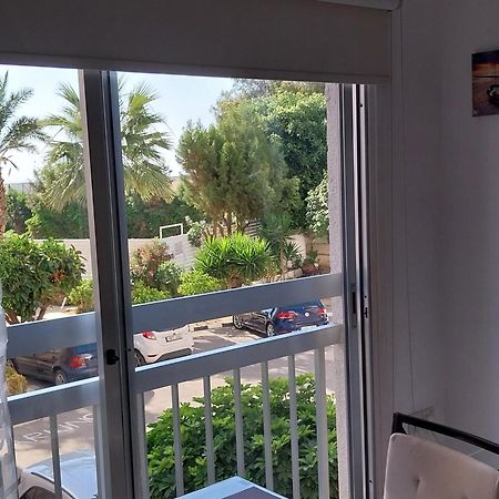 Stelia'S Seagate Studio Apt. Larnaca Bagian luar foto