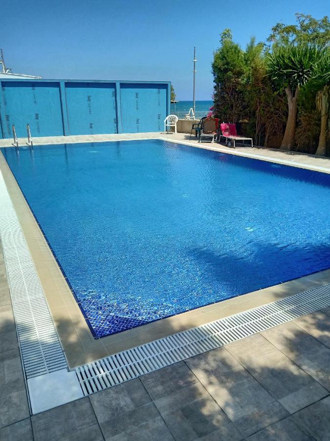 Stelia'S Seagate Studio Apt. Larnaca Bagian luar foto