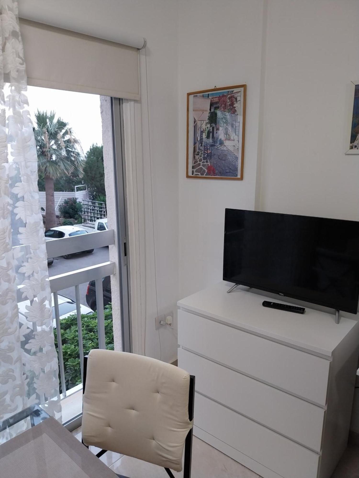 Stelia'S Seagate Studio Apt. Larnaca Bagian luar foto