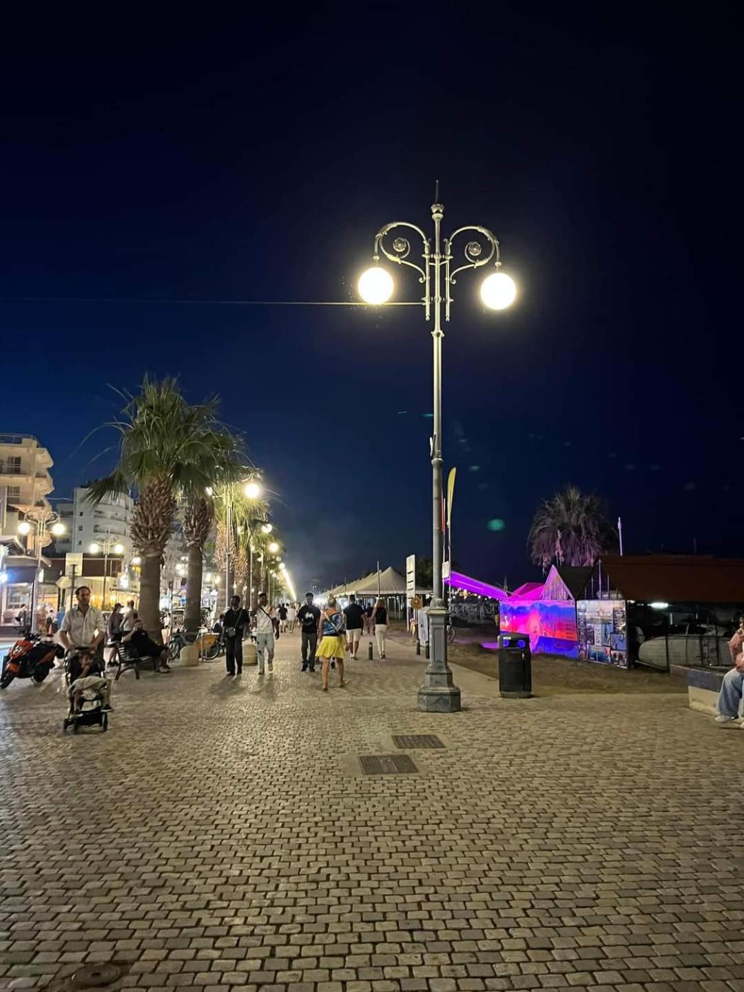 Stelia'S Seagate Studio Apt. Larnaca Bagian luar foto