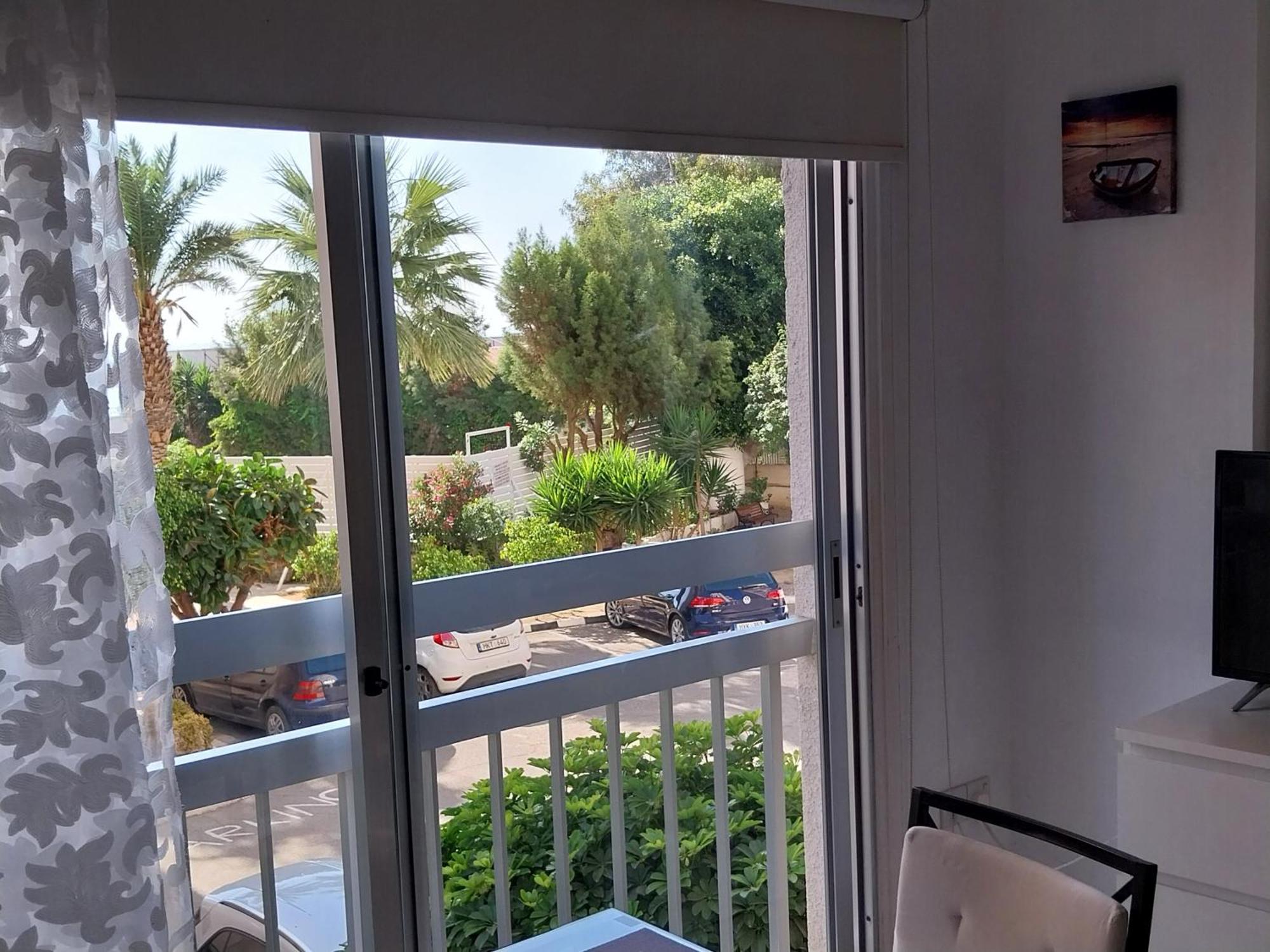 Stelia'S Seagate Studio Apt. Larnaca Bagian luar foto