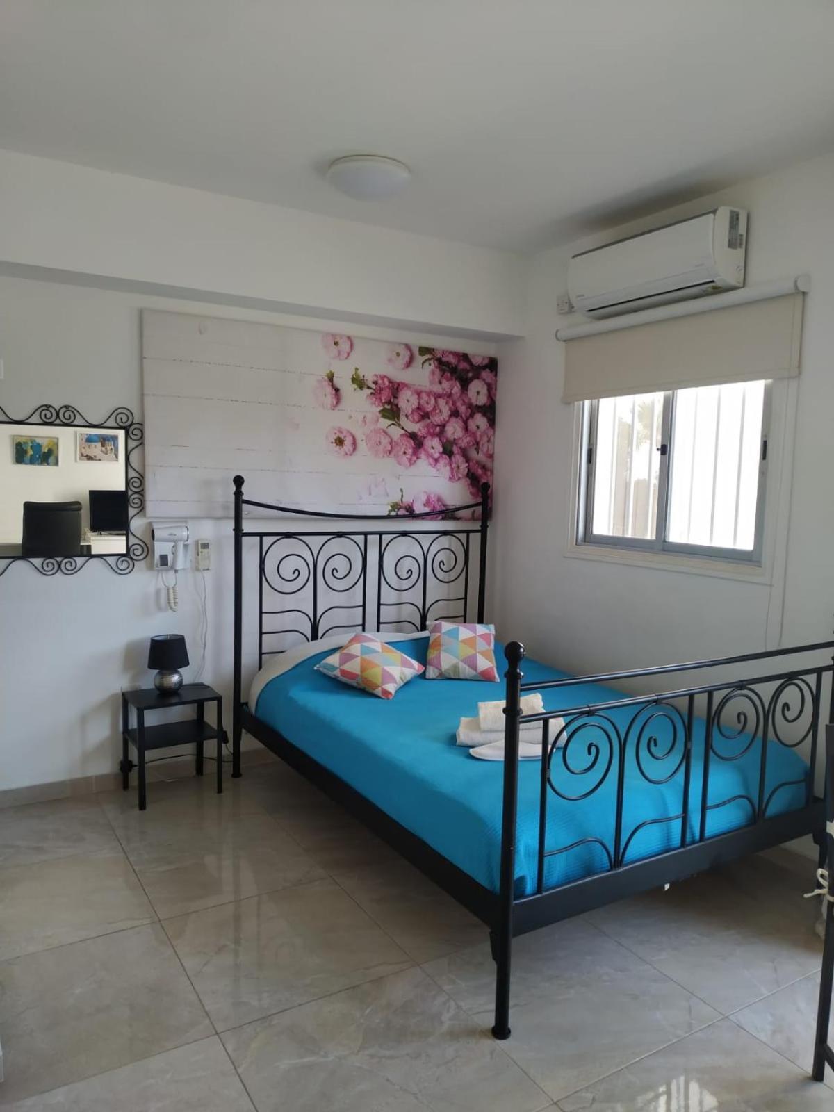 Stelia'S Seagate Studio Apt. Larnaca Bagian luar foto