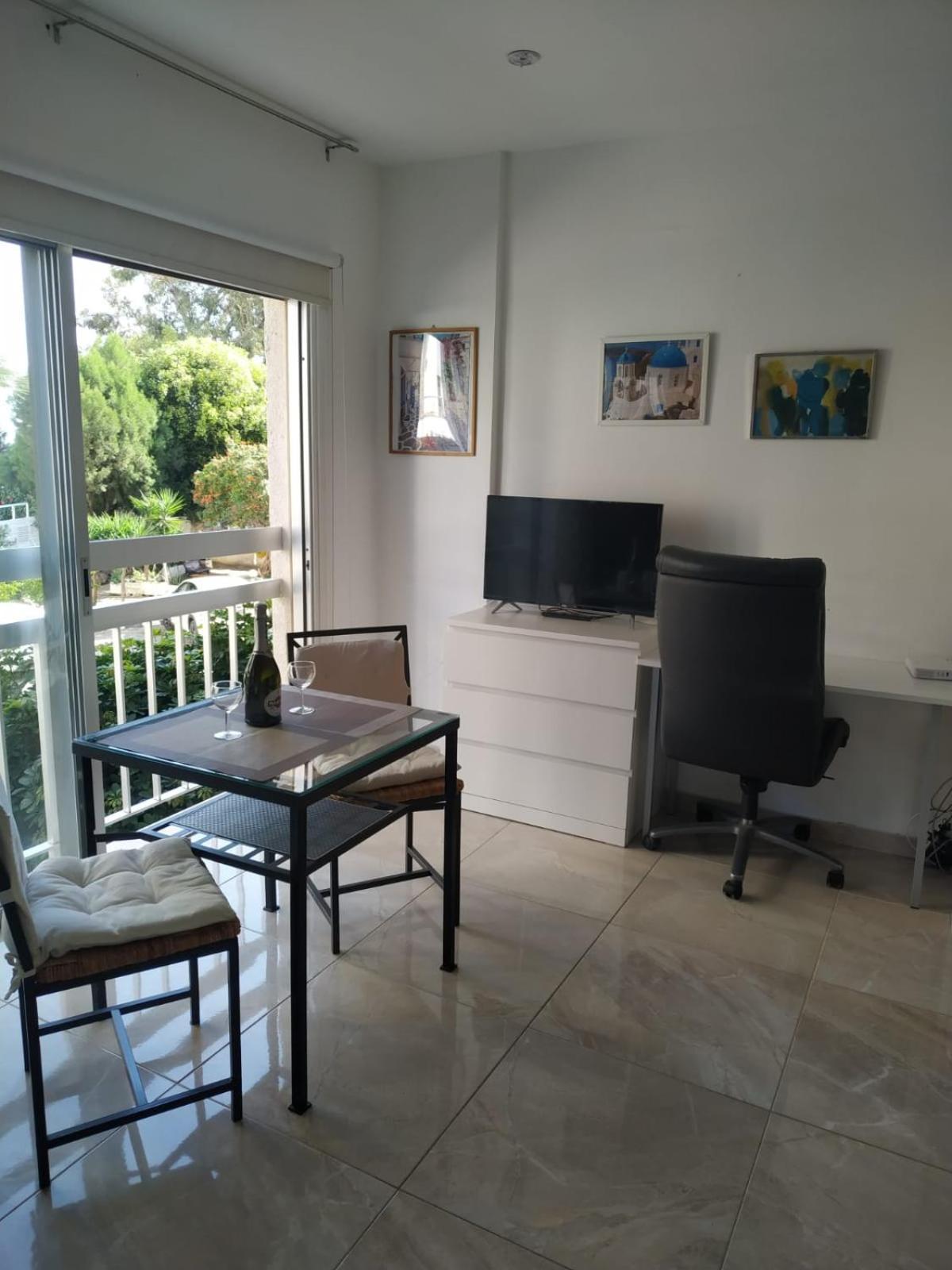 Stelia'S Seagate Studio Apt. Larnaca Bagian luar foto