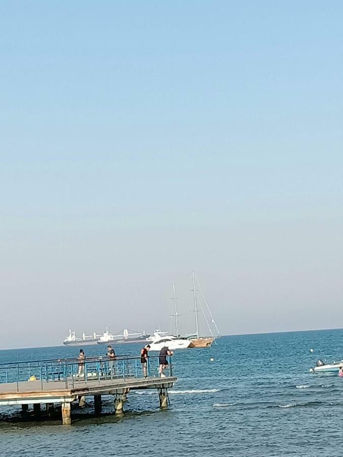 Stelia'S Seagate Studio Apt. Larnaca Bagian luar foto
