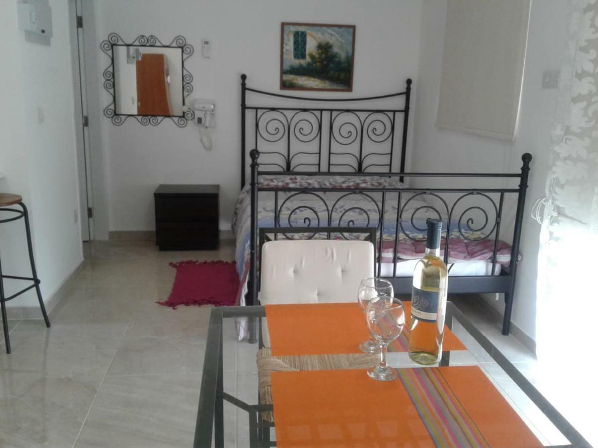 Stelia'S Seagate Studio Apt. Larnaca Bagian luar foto